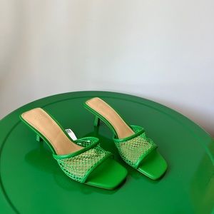 Green slip-on sandal H&M *NWT* Size 7